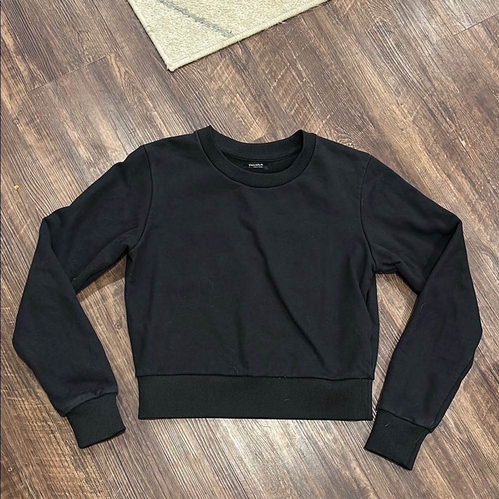 Aritzia Talula‎ Black Cropped Crewneck Sweatshirt
